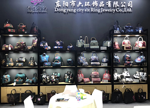 玫瑰有约参加中国2018年中国国际服装服饰博览会
